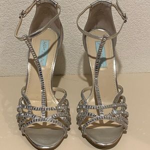 VGUC Betsey Johnson T-Strap Heels